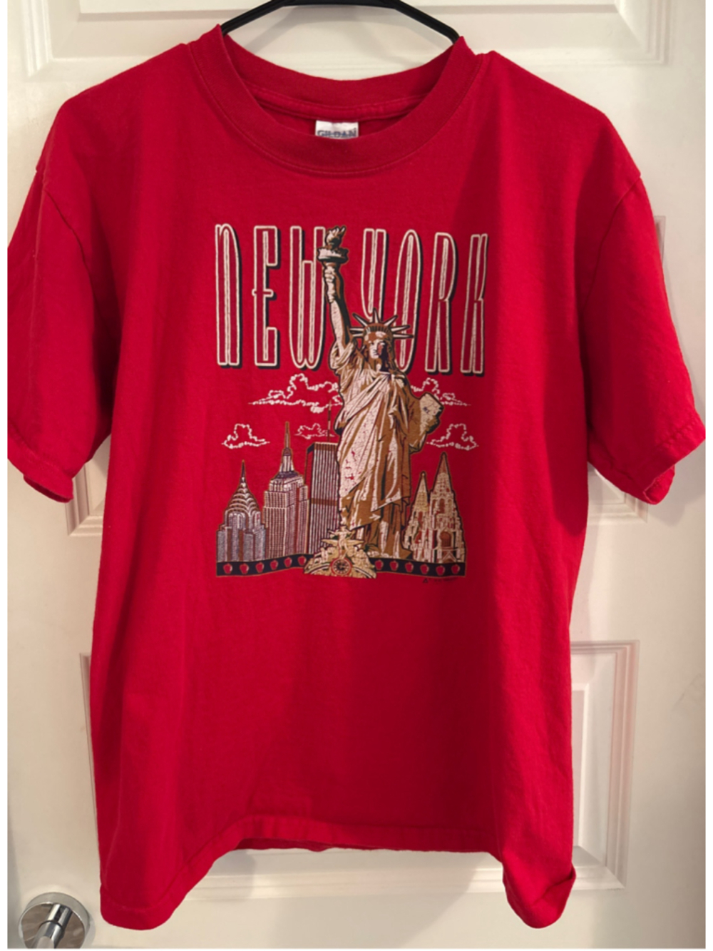 Vtg Y2K New York City Graphic T Shirt Red Size M Statue of Liberty Skyline Souve